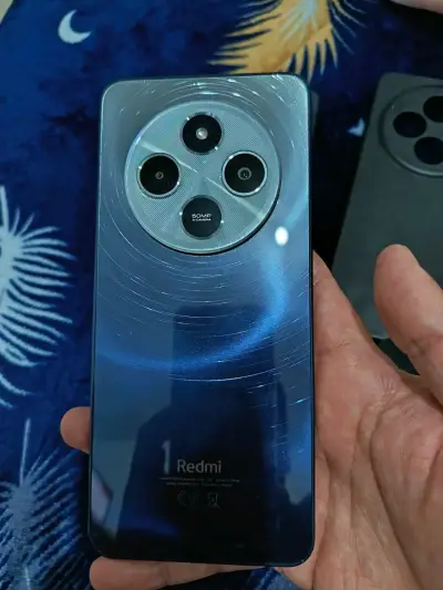 Smartphone Redmi con triple cámara trasera - miniatura 2