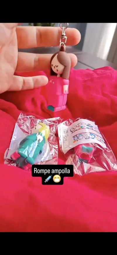 Set de llaveros y accesorios médicos divertidos - miniatura 1