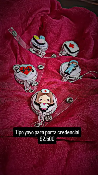 Set de llaveros y accesorios médicos divertidos - miniatura 3