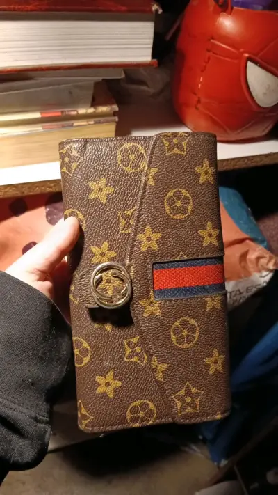 Cartera de mano marrón con diseño floral - miniatura 1