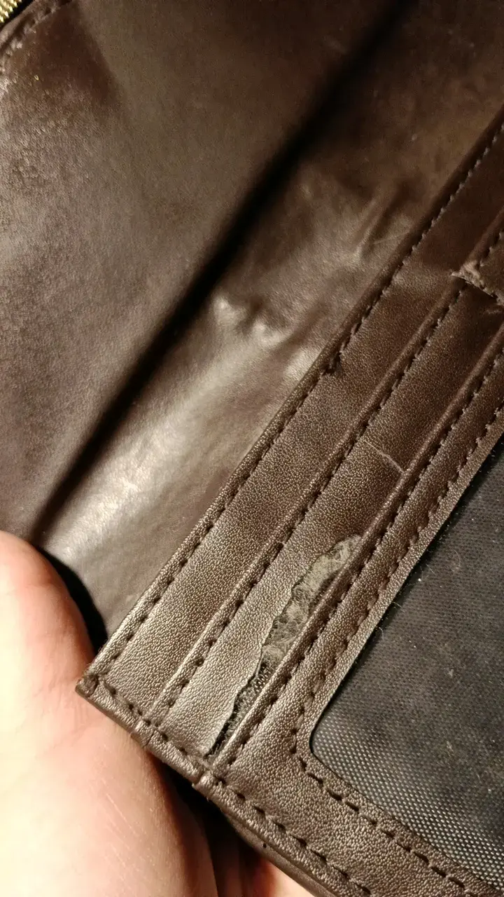 Cartera de mano marrón con diseño floral - 4