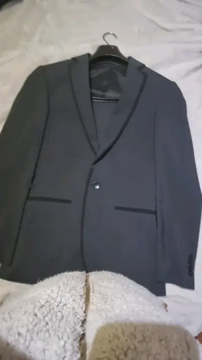 Traje formal gris oscuro para hombre - miniatura 1