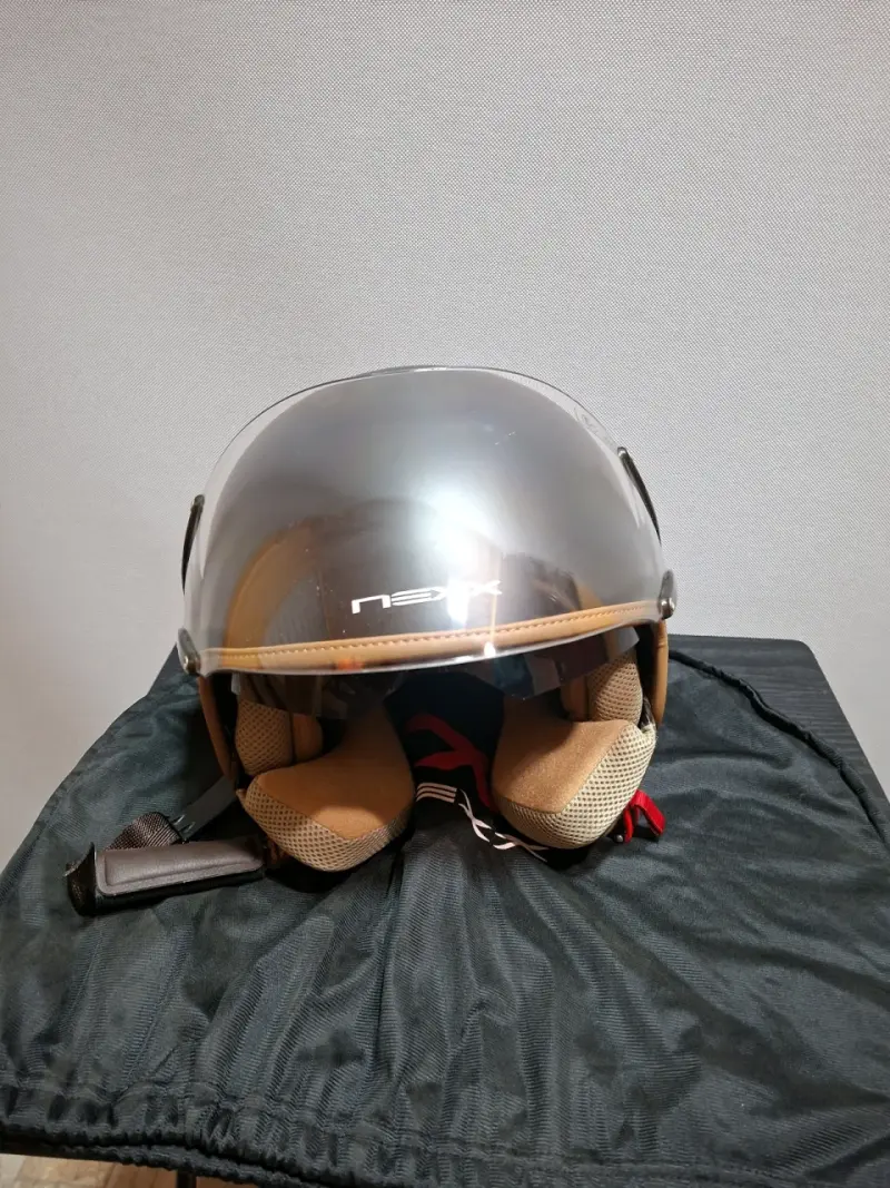 Casco de moto negro con visera - 2