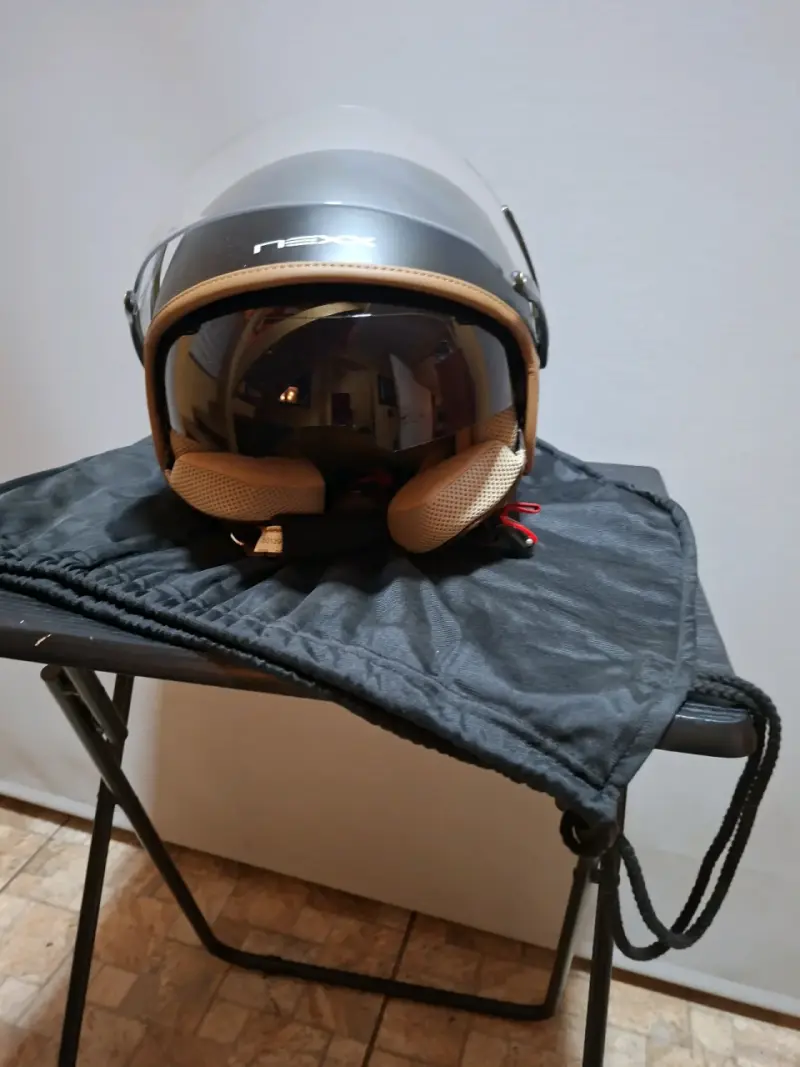 Casco de moto negro con visera - 3