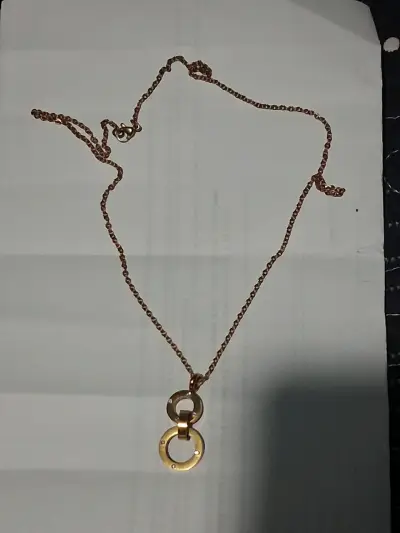 Collar de cadena dorada con colgante circular - miniatura 1
