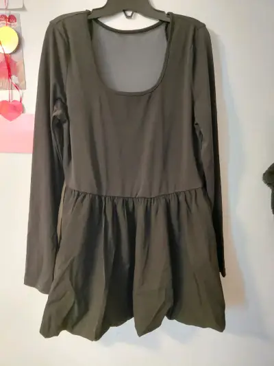 Vestido negro manga larga con escote redondo - miniatura 1