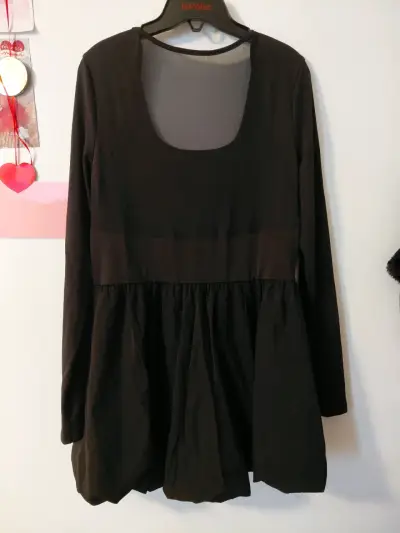 Vestido negro manga larga con escote redondo - miniatura 2
