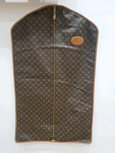 Funda para ropa Louis Vuitton monograma marrón - miniatura 1