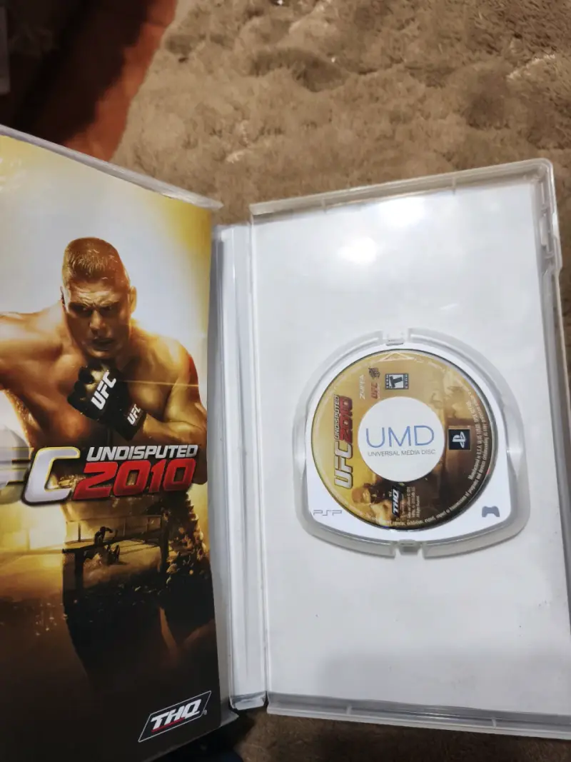 Juegos PSP Gran Turismo, UFC 2010 y The Con - 2