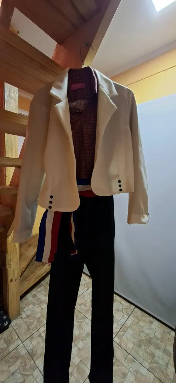 Traje típico chileno para hombre con chaqueta blanca - 1
