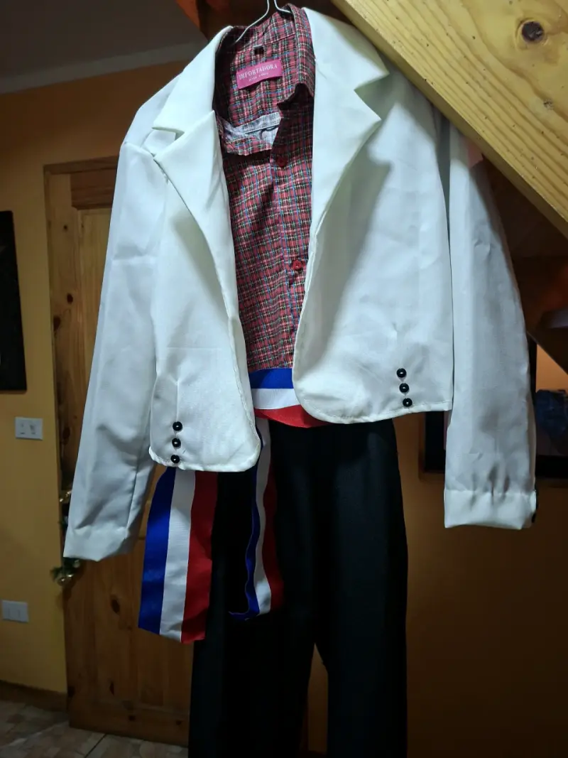 Traje típico chileno para hombre con chaqueta blanca - 3