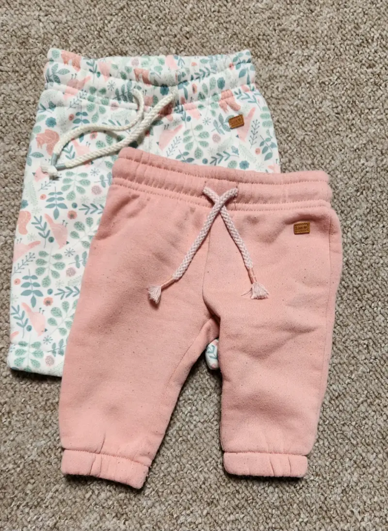 Conjunto de pantalones para bebé en colores pastel - 1