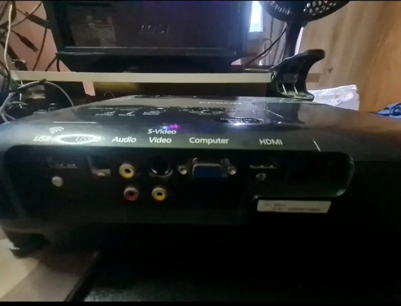 Proyector Epson PowerLite S31+ - 4