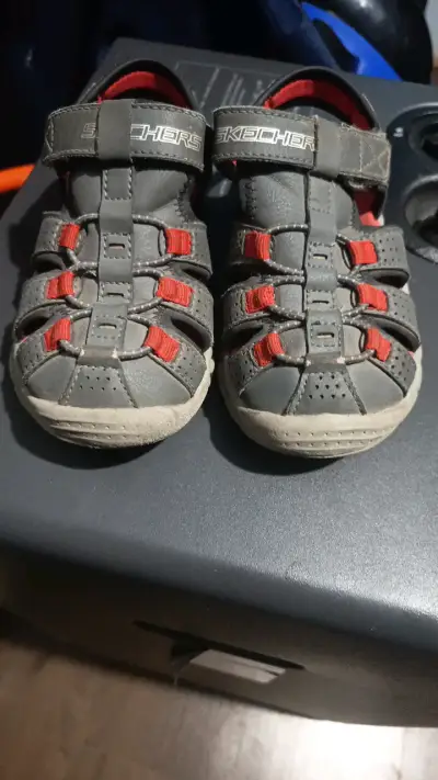 Sandalias para niños Skechers grises y rojas - miniatura 1