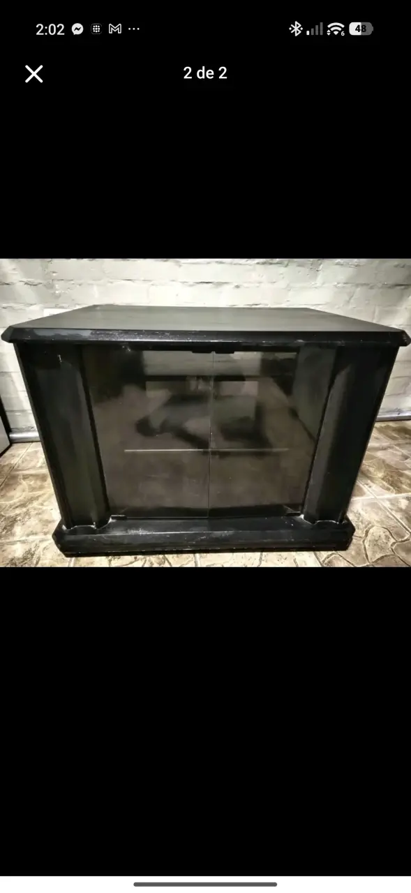 Mueble de TV negro con puertas de vidrio - 2
