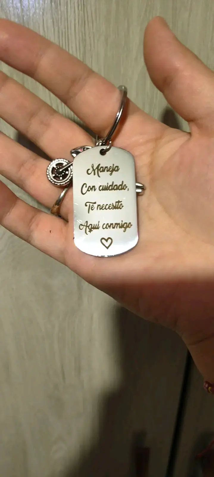 Llavero metálico con mensaje grabado - 1