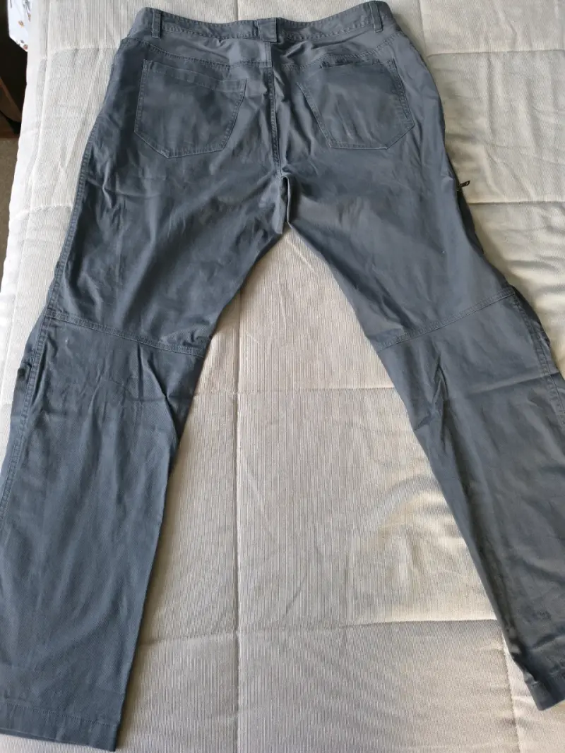Pantalones cargo grises para hombre en buen estado - 2