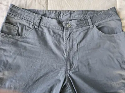 Pantalones cargo grises para hombre en buen estado - miniatura 4