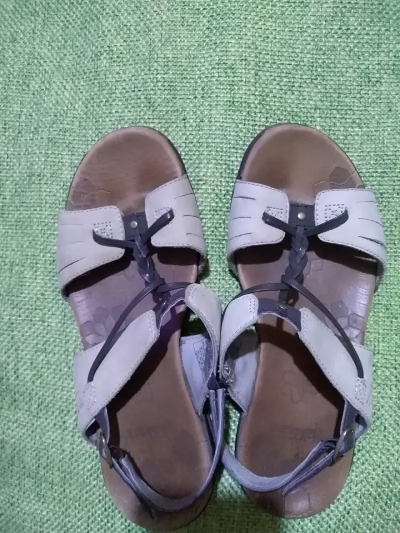 Sandalias de cuero beige para mujer - 3
