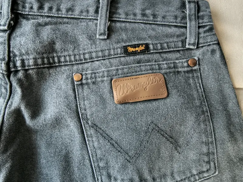 Jeans Wrangler clásicos para hombre - 1