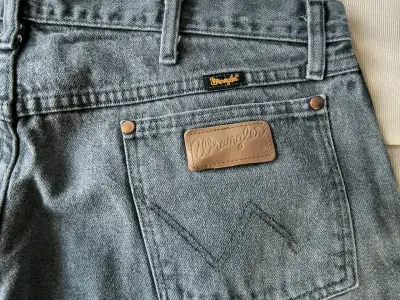 Jeans Wrangler clásicos para hombre - miniatura 1