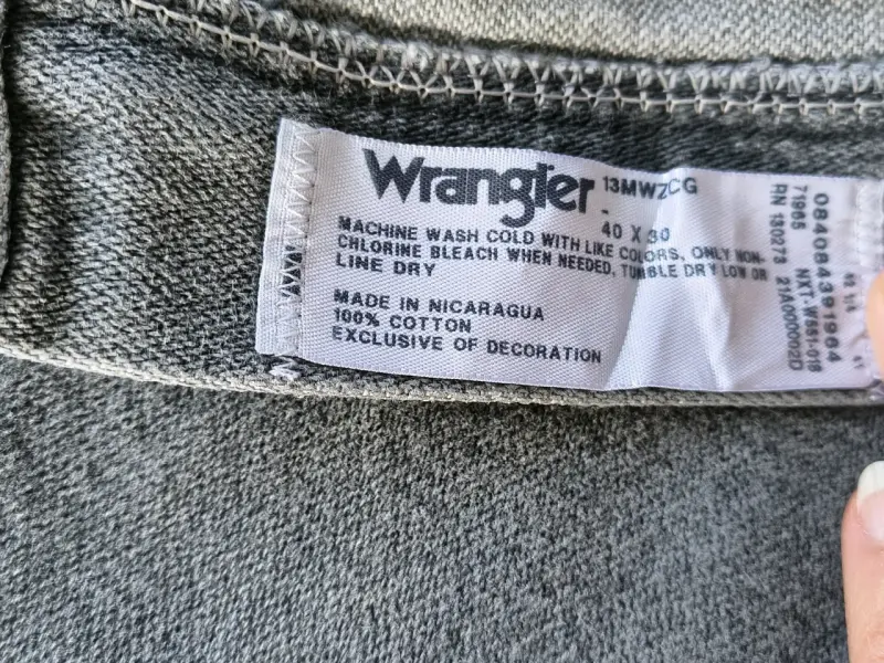 Jeans Wrangler clásicos para hombre - 6
