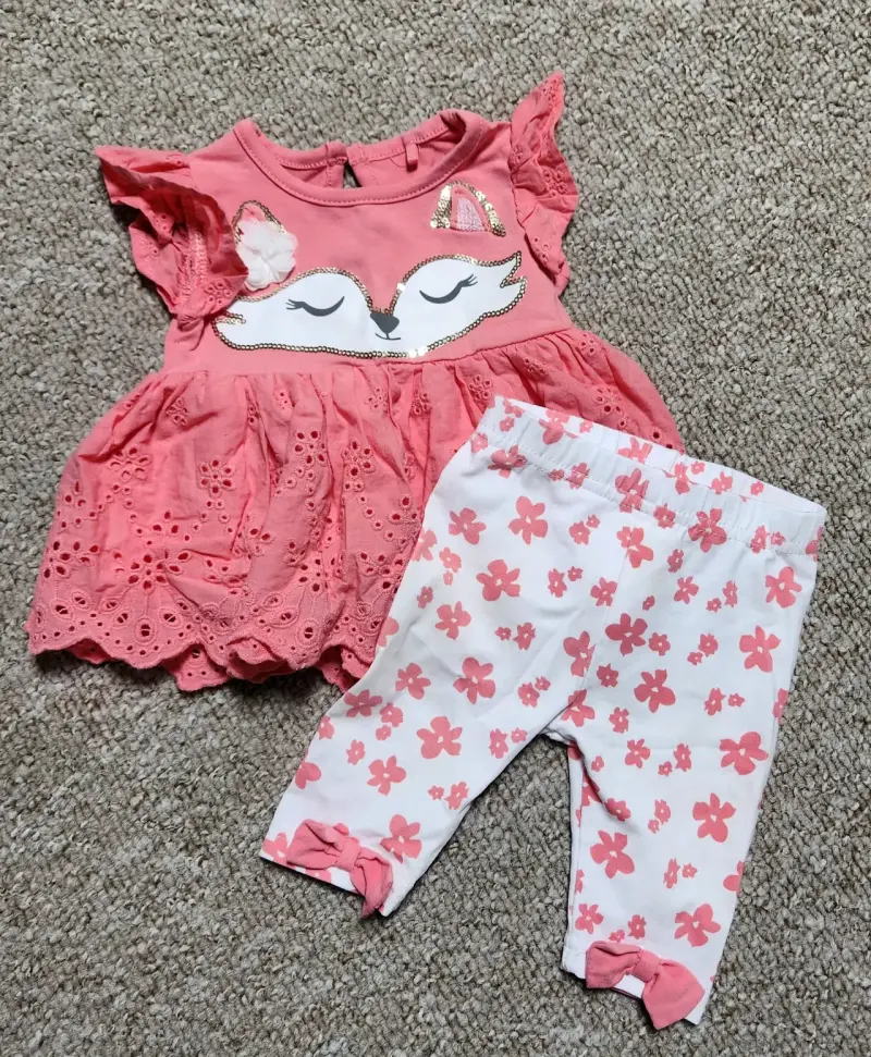 Conjunto de bebé con vestido y leggings estampados