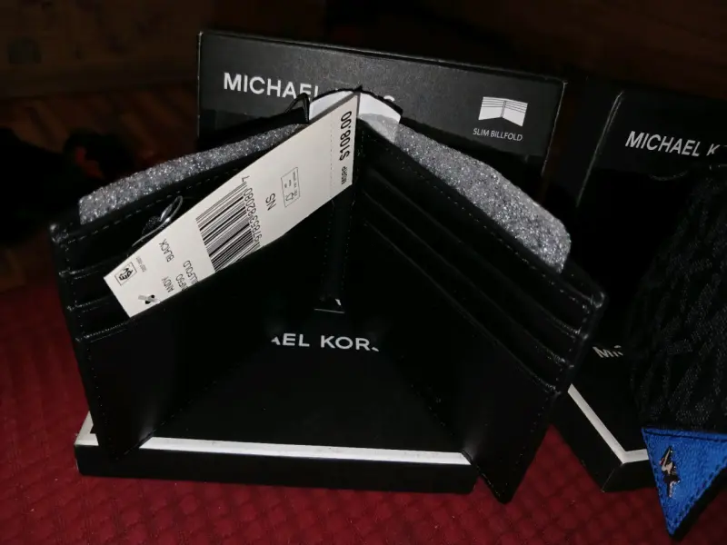 Billetera Michael Kors Slim Billfold Negra - 4