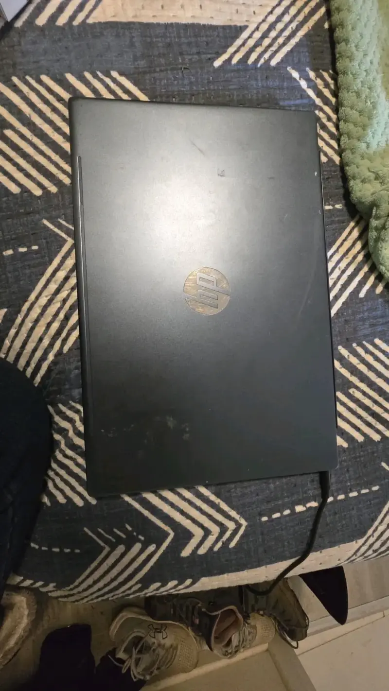 Laptop HP con AMD Ryzen 7 y Radeon Graphics - 2