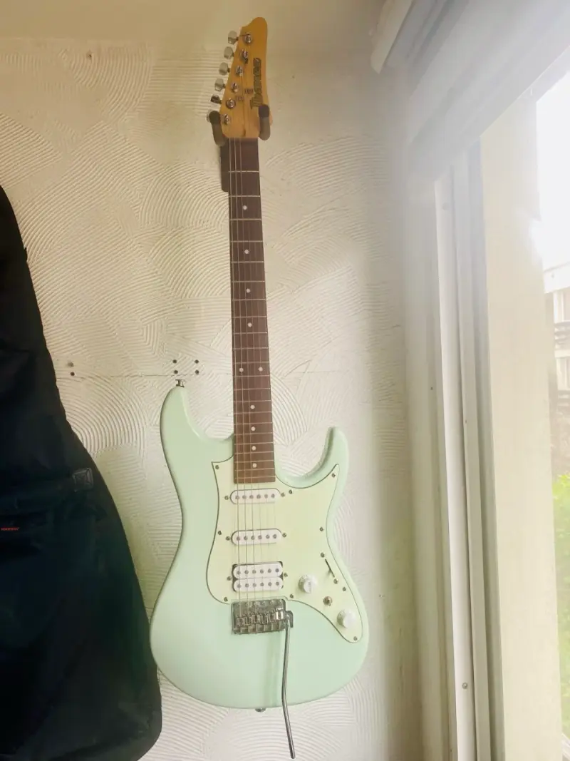 Guitarra eléctrica Ibanez AZES40 verde menta - 1