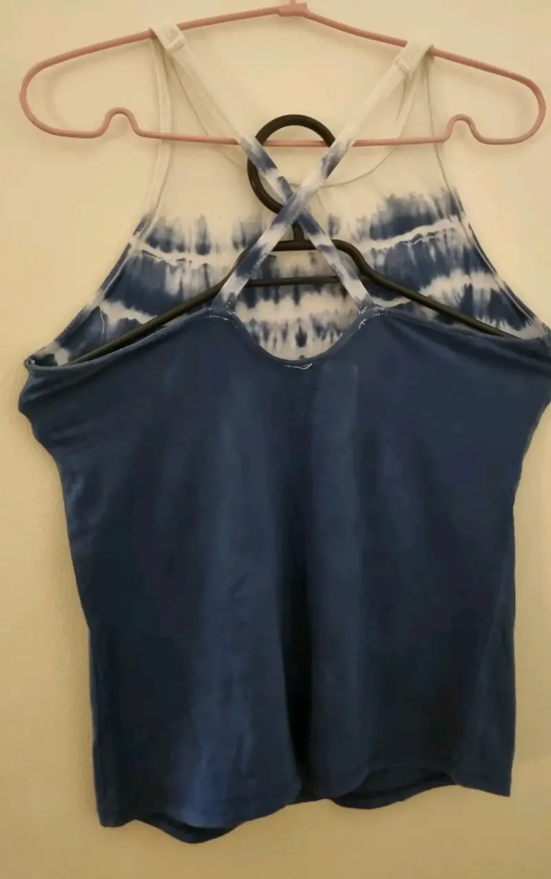 Polera sin mangas tie-dye azul y blanco - 2