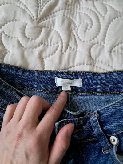 Jeans acampanados de mezclilla azul talla 30 - miniatura 3