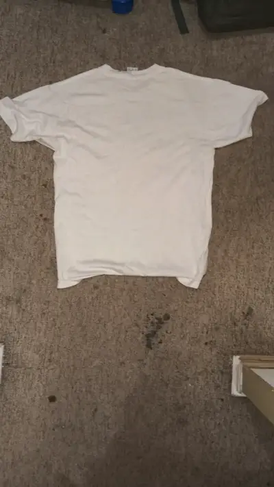 Polera blanca con diseño de calavera talla m - miniatura 3