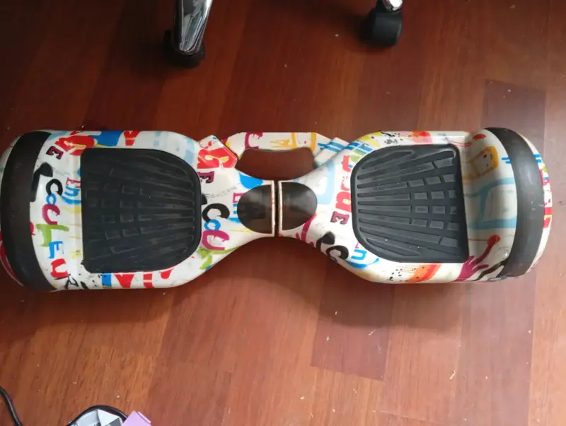 Hoverboard eléctrico con diseño colorido - 1
