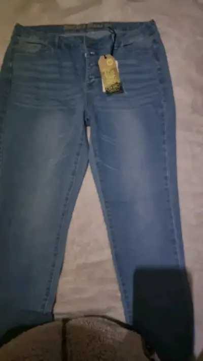 Jeans azul para mujer con etiqueta - miniatura 1