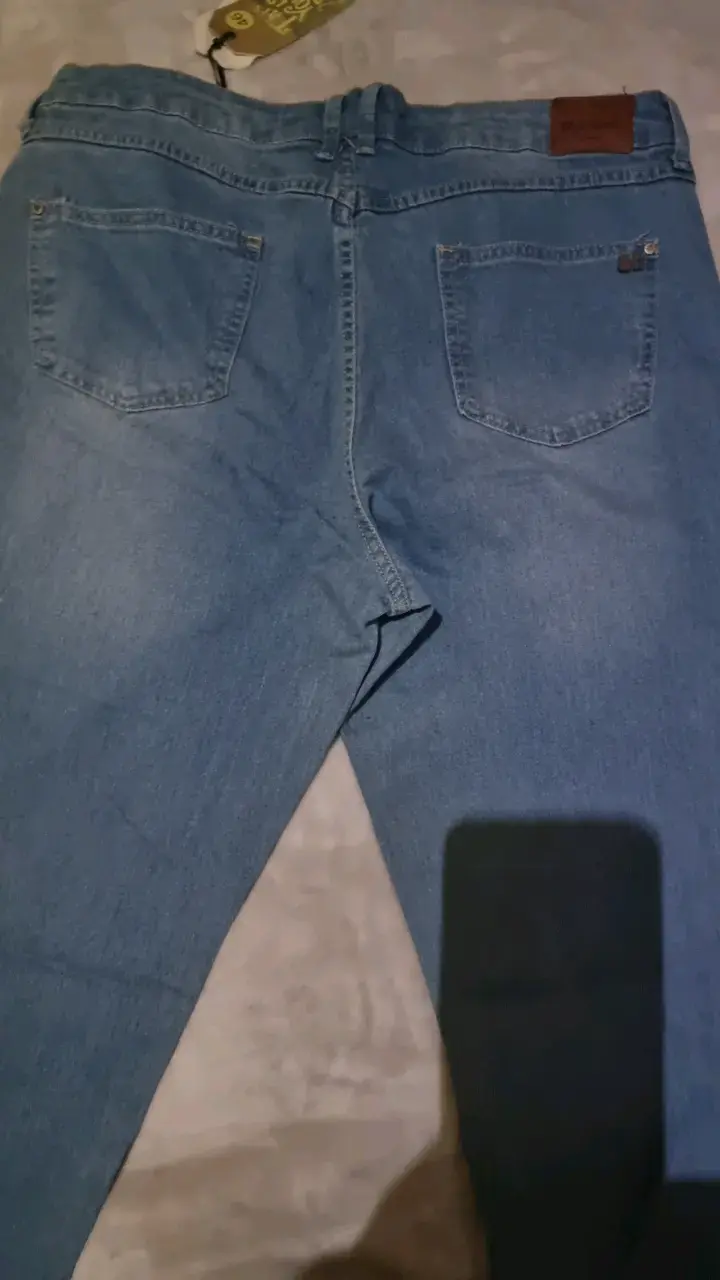 Jeans azul para mujer con etiqueta - 2