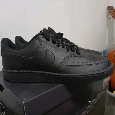 Zapatillas deportivas negras Nike en buen estado - miniatura 3