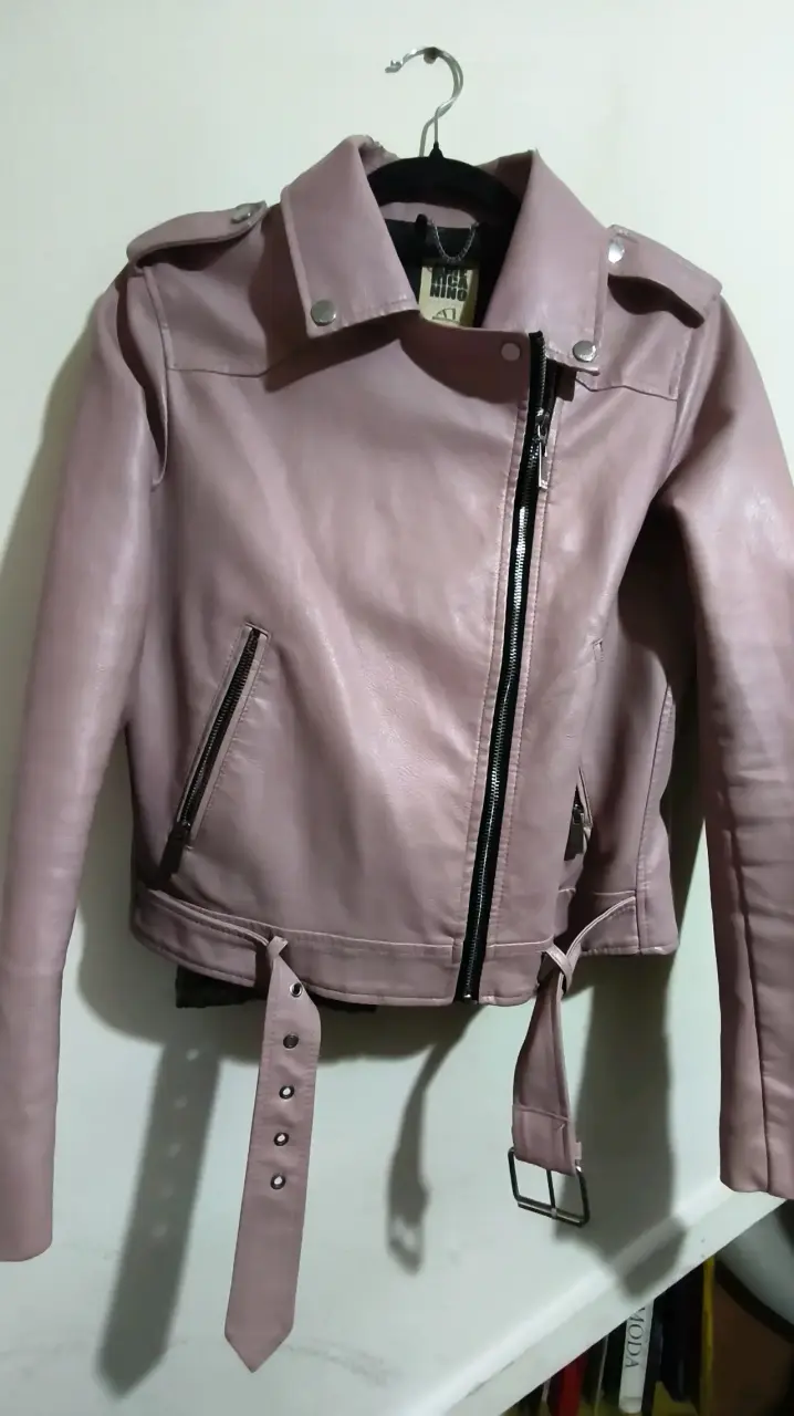 Chaqueta de cuero sintético rosada con cierre - 1