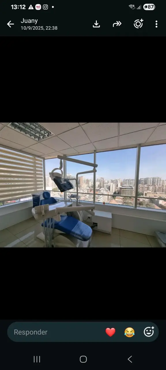 Sillón dental con lámpara y bandeja ajustable
