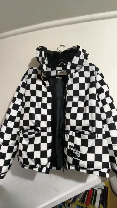 Chaqueta acolchada a cuadros blanco y negro - miniatura 1