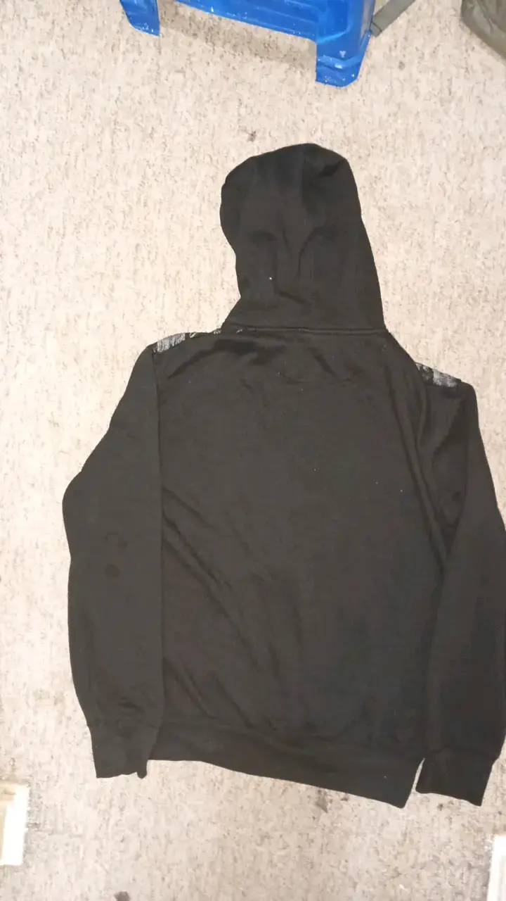 Polerón  Tapout negro y gris con diseño - 3