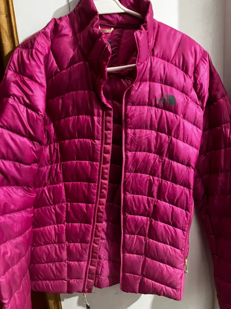 Chaqueta de plumas rosa The North Face para mujer - 1