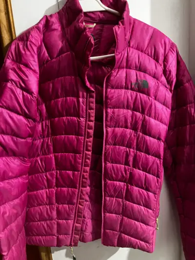Chaqueta de plumas rosa The North Face para mujer - miniatura 1