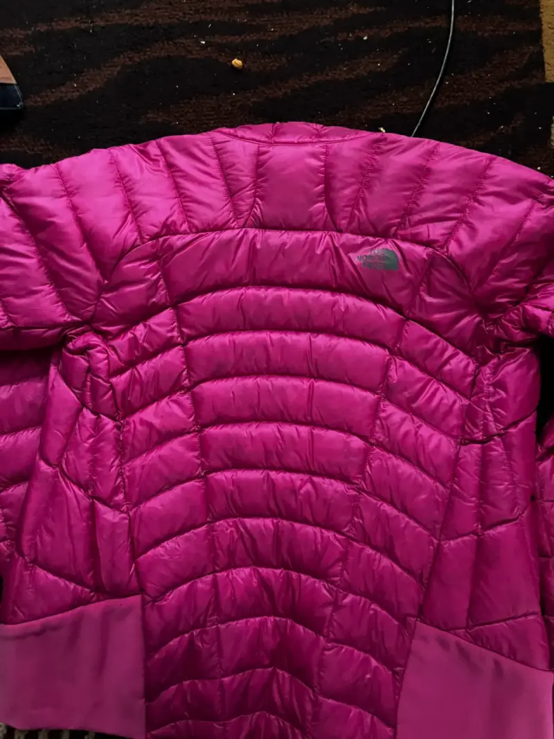 Chaqueta de plumas rosa The North Face para mujer - 5