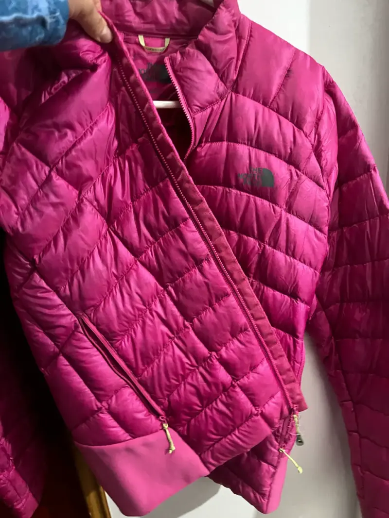 Chaqueta de plumas rosa The North Face para mujer - 6
