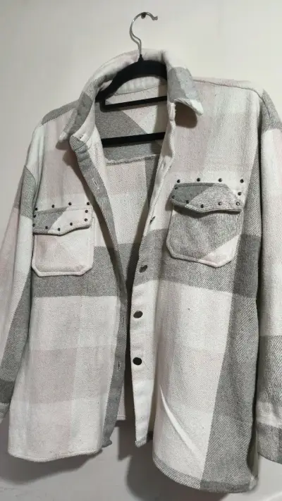 Chaqueta de franela a cuadros con tachas - miniatura 1