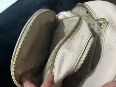 Mochila Michael Kors beige con logo - miniatura 2