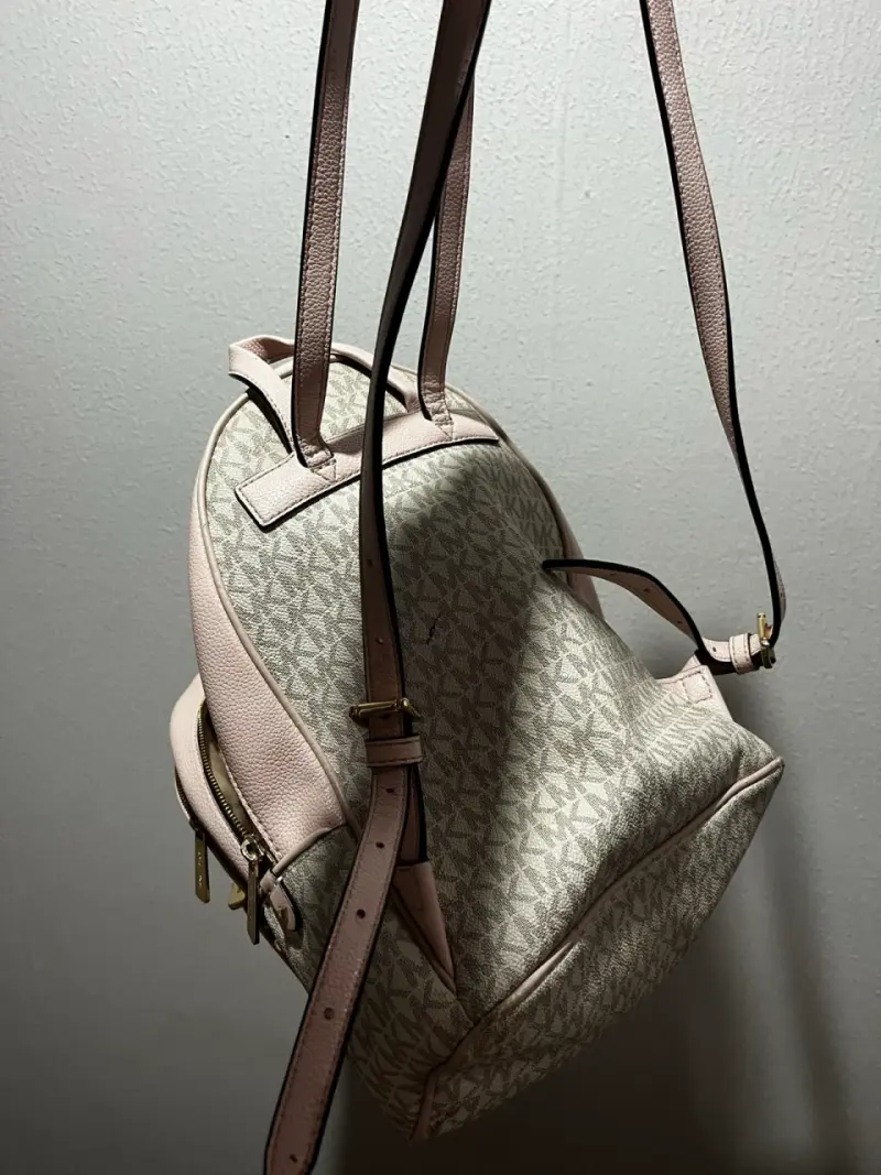 Mochila Michael Kors beige con logo - 3