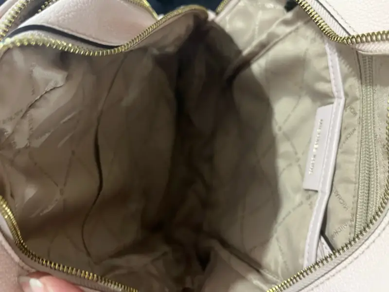 Mochila Michael Kors beige con logo - 4