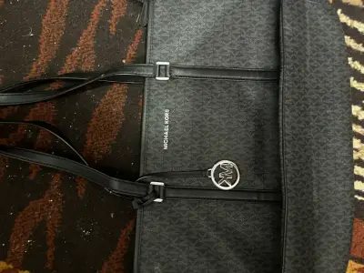 Bolso tote negro Michael Kors con logo - miniatura 1